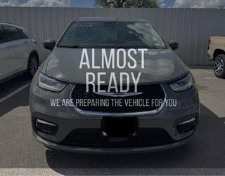 2023 Chrysler Pacifica Plug-In Hybrid Touring L