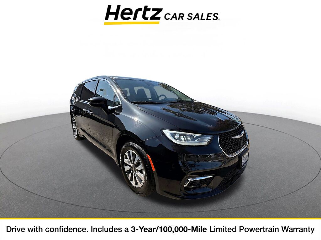 2023 Chrysler Pacifica Hybrid Touring L — photo 1 of 11