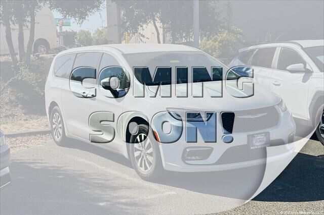 2023 Chrysler Pacifica Plug-In Hybrid Touring L