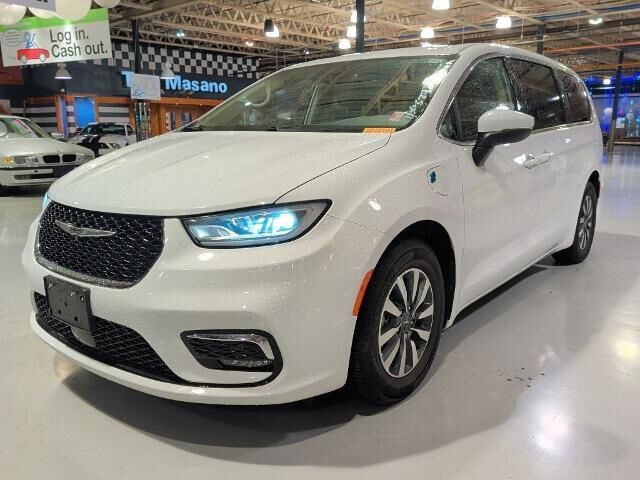 2023 Chrysler Pacifica Plug-In Hybrid Touring L