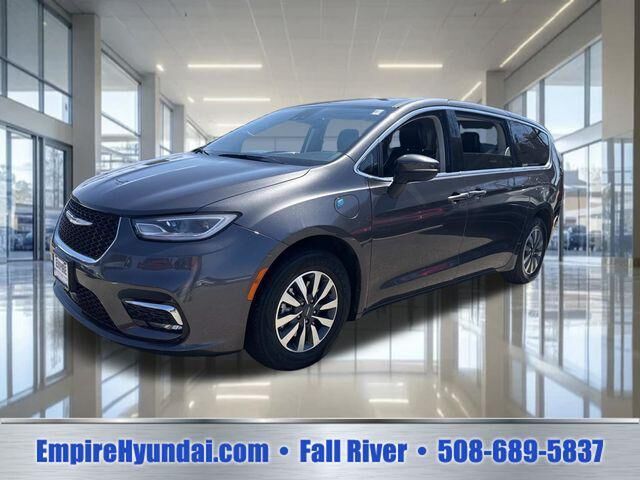 2023 Chrysler Pacifica Plug-In Hybrid Touring L — photo 1 of 1