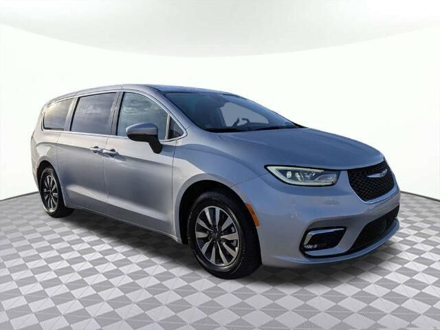 2023 Chrysler Pacifica Plug-In Hybrid Touring L