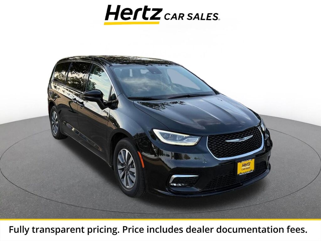 2023 Chrysler Pacifica Hybrid Touring L — photo 1 of 1