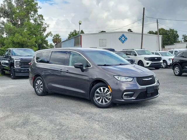 2023 Chrysler Pacifica Plug-In Hybrid Touring L