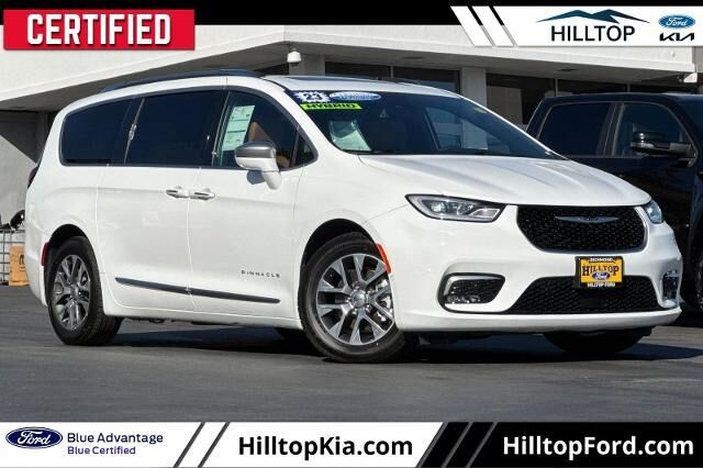 2022 Chrysler Pacifica Hybrid Pinnacle — photo 1 of 24