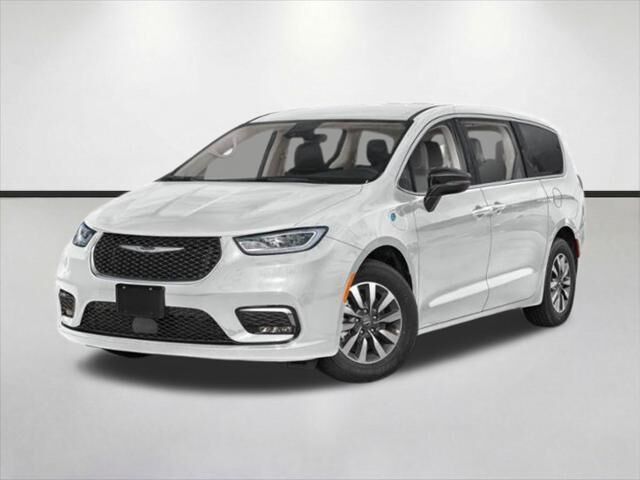 2024 Chrysler Pacifica Plug-In Hybrid Pinnacle — photo 1 of 13