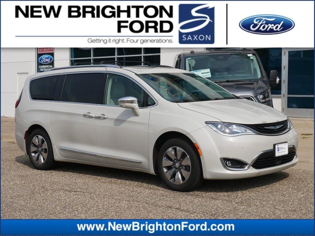 2017 Chrysler Pacifica Hybrid Platinum — photo 1 of 1