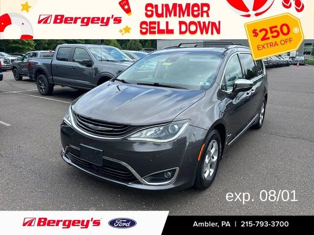 2017 Chrysler Pacifica Hybrid Platinum