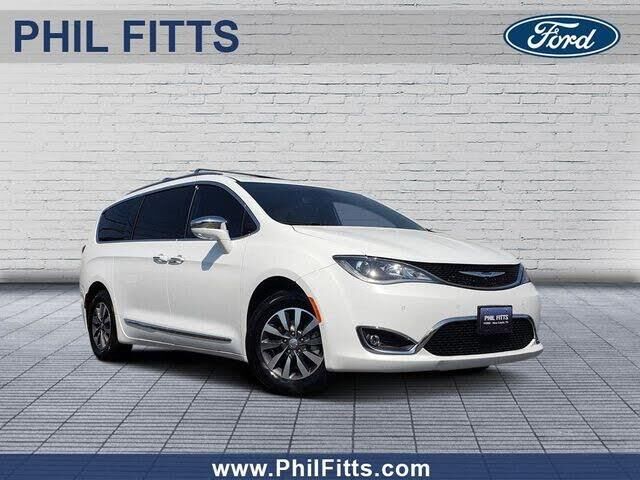 2020 Chrysler Pacifica Hybrid Limited — photo 1 of 2