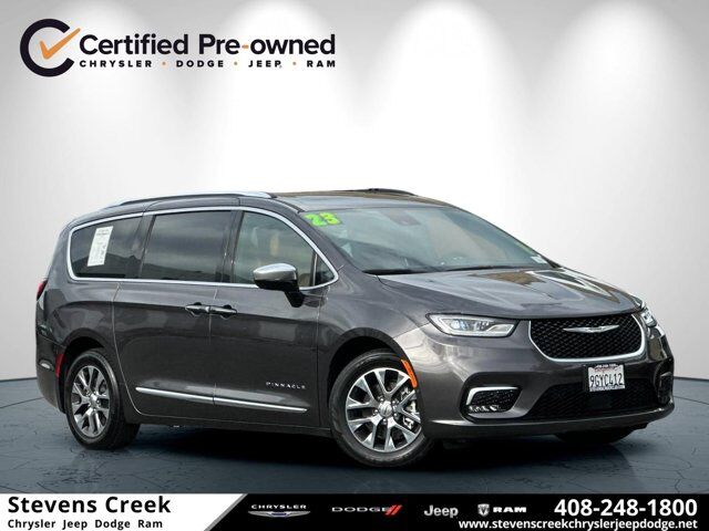 2023 Chrysler Pacifica Hybrid Pinnacle — photo 1 of 12