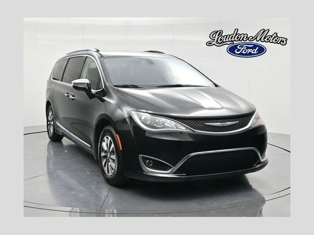 2020 Chrysler Pacifica Hybrid Limited — photo 1 of 27