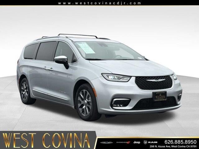 2023 Chrysler Pacifica Plug-In Hybrid Pinnacle — photo 1 of 6