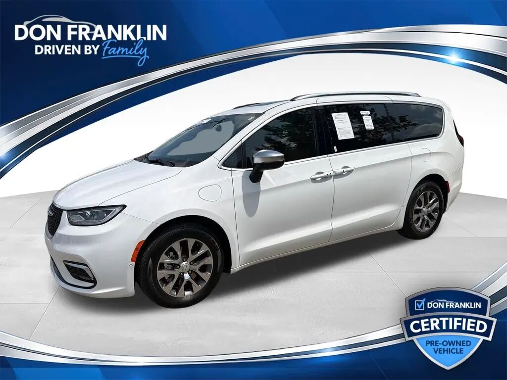 2026 Chrysler Pacifica Plug-In Hybrid Pinnacle — photo 1 of 13