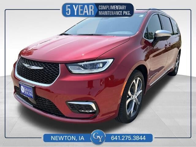 2026 Chrysler Pacifica Pinnacle — photo 1 of 10
