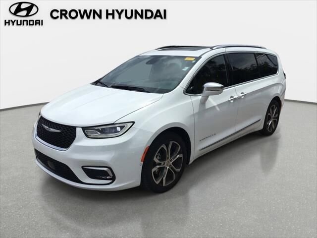 2024 Chrysler Pacifica Pinnacle — photo 1 of 11