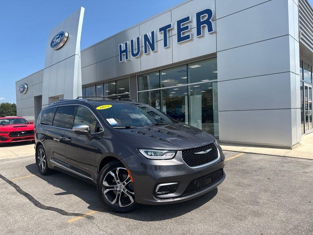 2022 Chrysler Pacifica Pinnacle — photo 1 of 3
