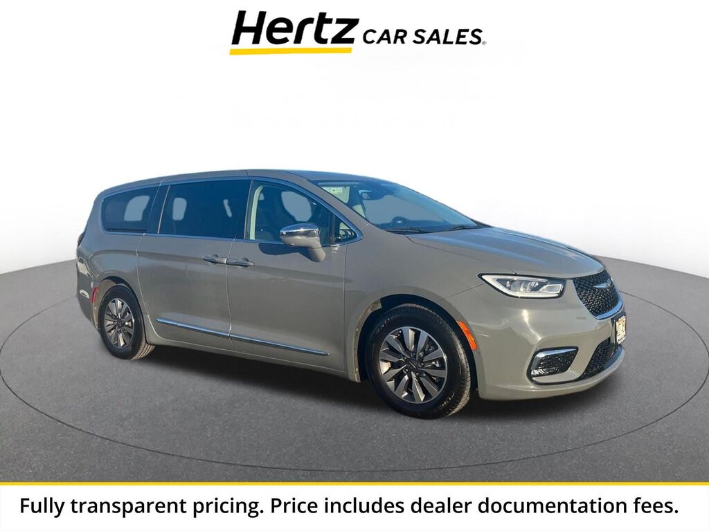2022 Chrysler Pacifica Hybrid Limited — photo 1 of 16