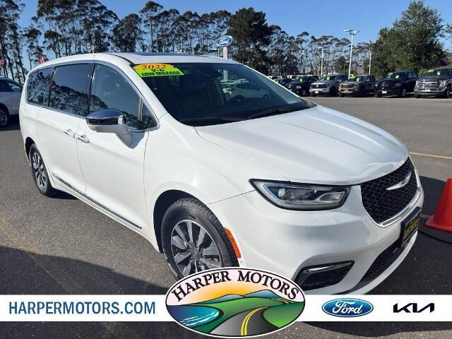 2022 Chrysler Pacifica Hybrid Limited — photo 1 of 26