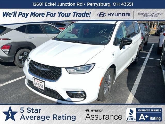 2024 Chrysler Pacifica Plug-In Hybrid Road Tripper
