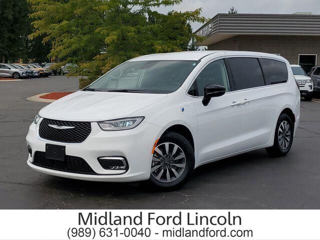 2024 Chrysler Pacifica Plug-In Hybrid Select