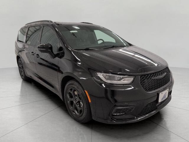 2025 Chrysler Pacifica Plug-In Hybrid Select