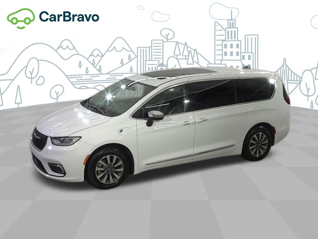 2023 Chrysler Pacifica Hybrid Limited — photo 1 of 6