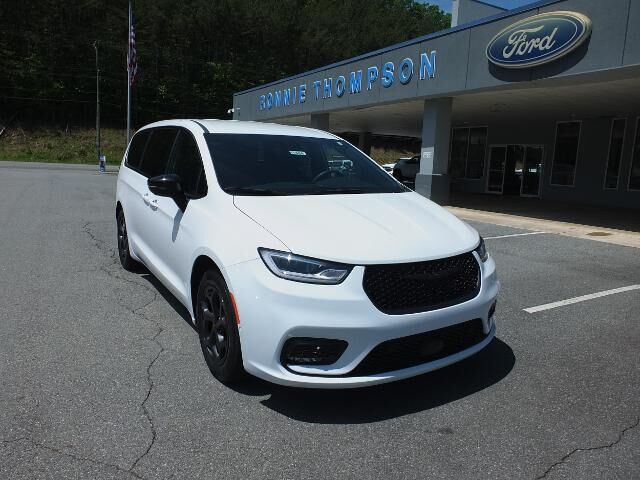 2024 Chrysler Pacifica Plug-In Hybrid Select