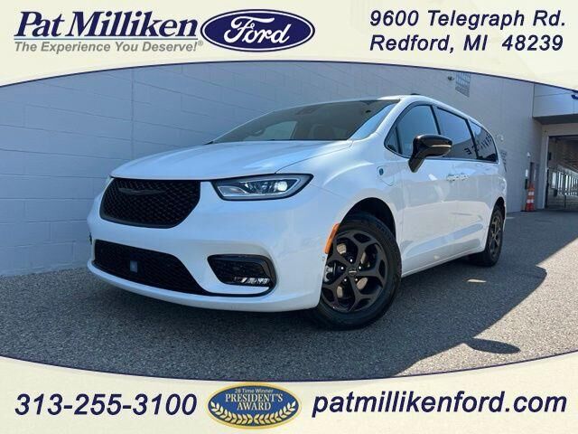 2024 Chrysler Pacifica Plug-In Hybrid Select