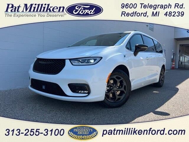 2024 Chrysler Pacifica Plug-In Hybrid Select