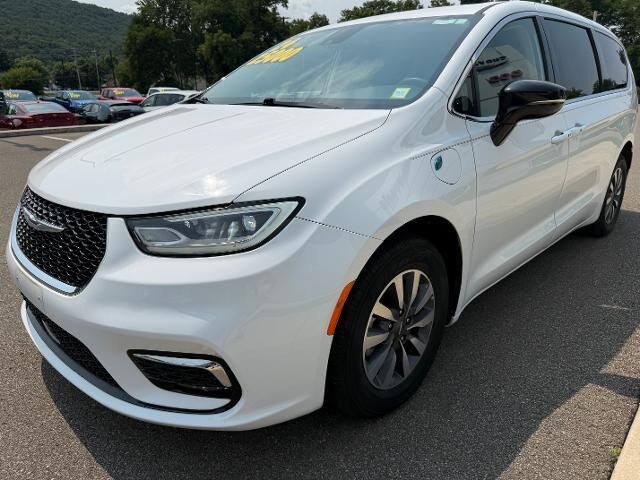 2024 Chrysler Pacifica Plug-In Hybrid Select