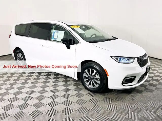 2024 Chrysler Pacifica Plug-In Hybrid Select