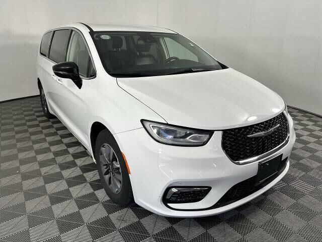 2024 Chrysler Pacifica Plug-In Hybrid Select — photo 1 of 1