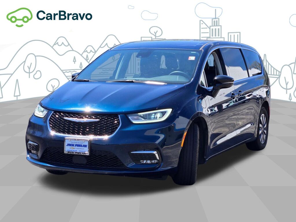 2024 Chrysler Pacifica Hybrid Select — photo 1 of 6