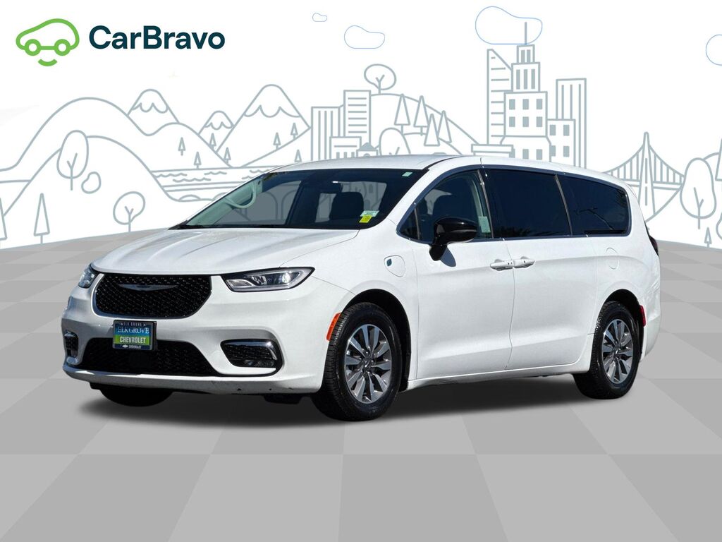 2024 Chrysler Pacifica Hybrid Select — photo 1 of 6