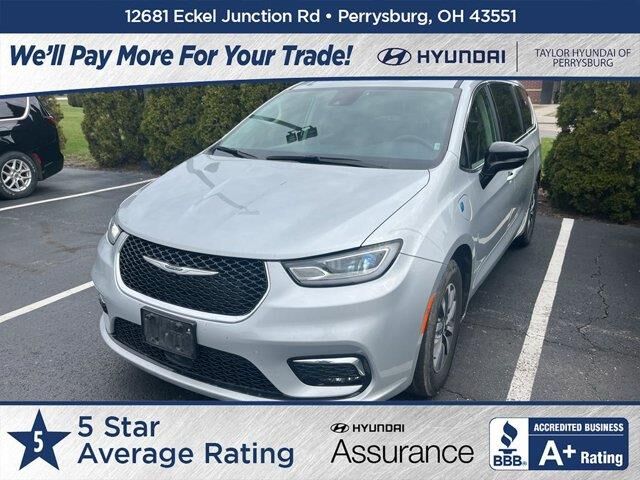 2024 Chrysler Pacifica Plug-In Hybrid Road Tripper