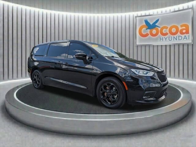 2024 Chrysler Pacifica Plug-In Hybrid S Appearance — photo 1 of 13