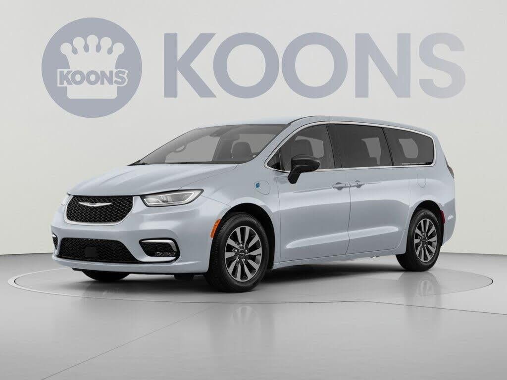 2024 Chrysler Pacifica Plug-In Hybrid Select — photo 1 of 2