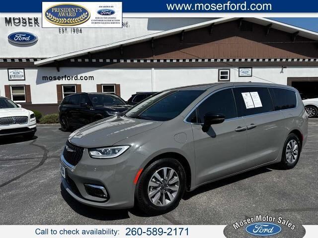 2025 Chrysler Pacifica Plug-In Hybrid Select