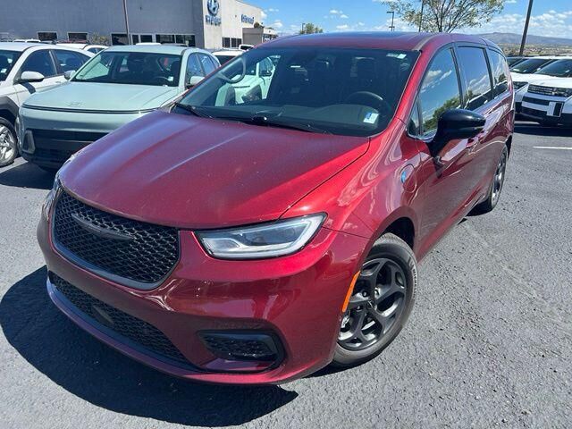 2023 Chrysler Pacifica Plug-In Hybrid Limited