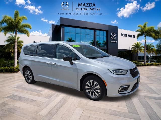 2024 Chrysler Pacifica Plug-In Hybrid Select