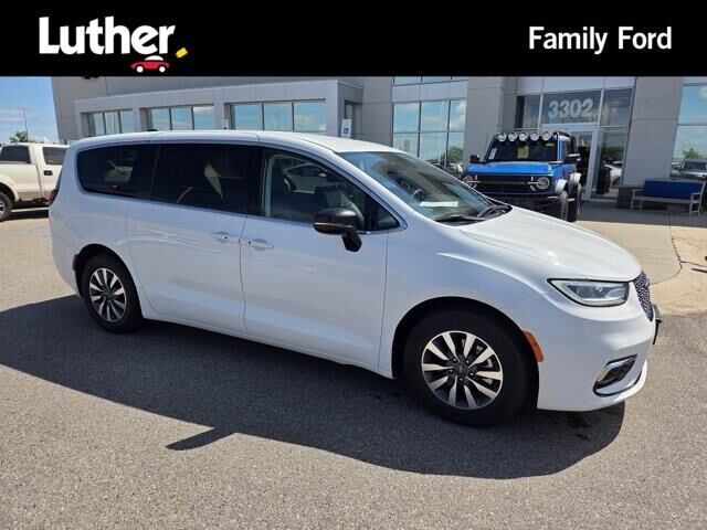 2024 Chrysler Pacifica Plug-In Hybrid Select