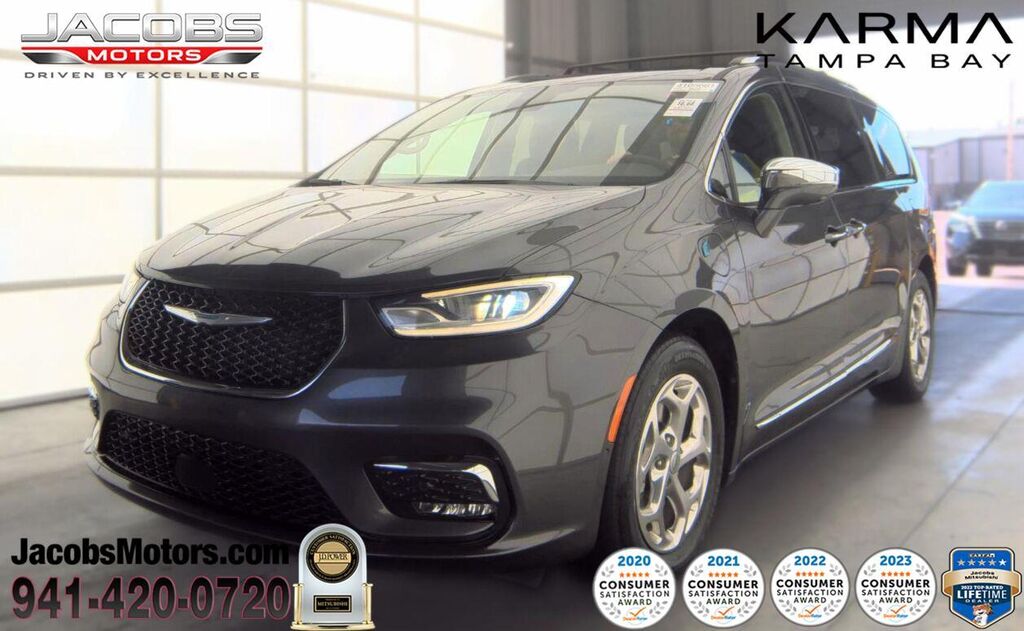 2021 Chrysler Pacifica Hybrid Limited — photo 1 of 13