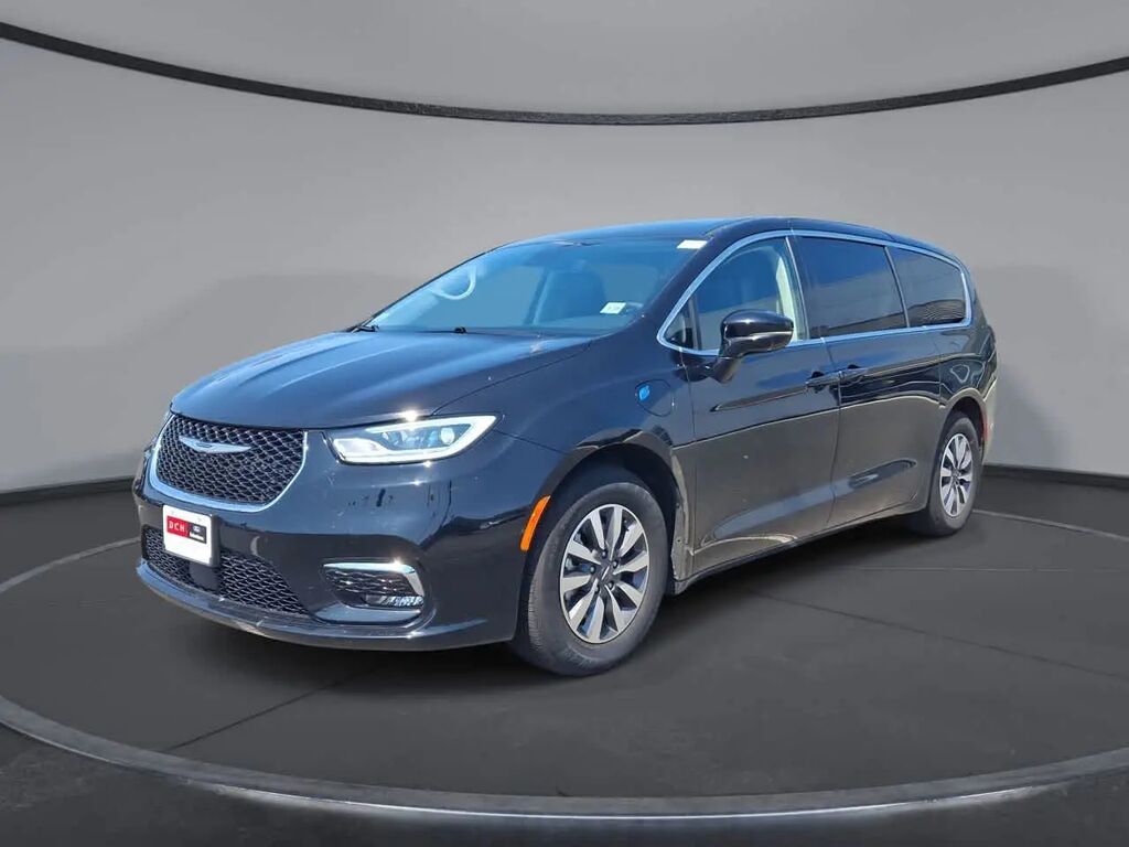 2024 Chrysler Pacifica Plug-In Hybrid Select — photo 1 of 13
