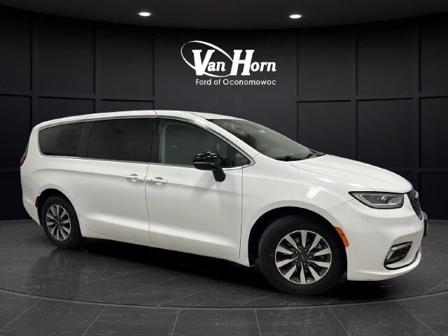 2024 Chrysler Pacifica Plug-In Hybrid Select