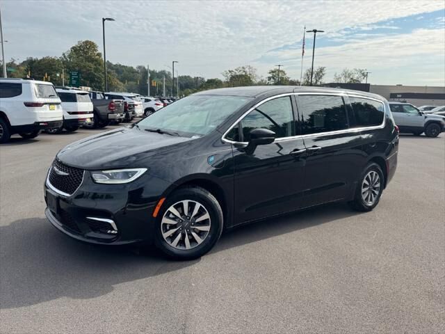 2024 Chrysler Pacifica Plug-In Hybrid Select
