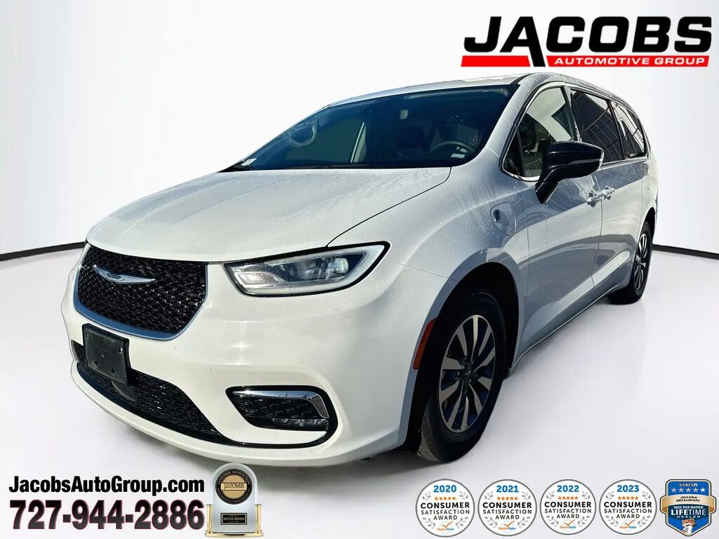2024 Chrysler Pacifica Plug-In Hybrid Select — photo 1 of 13