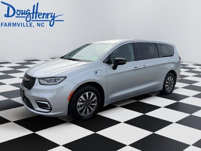 2024 Chrysler Pacifica Plug-In Hybrid Select
