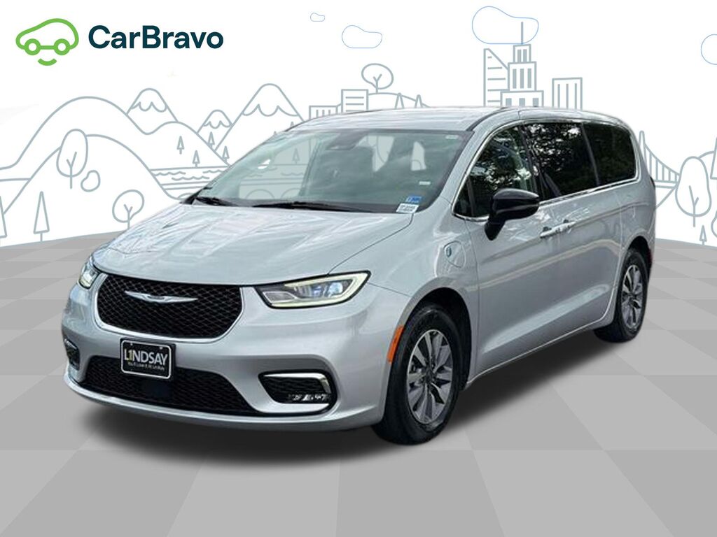 2024 Chrysler Pacifica Hybrid Select — photo 1 of 6