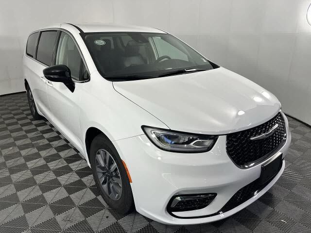 2024 Chrysler Pacifica Plug-In Hybrid Select
