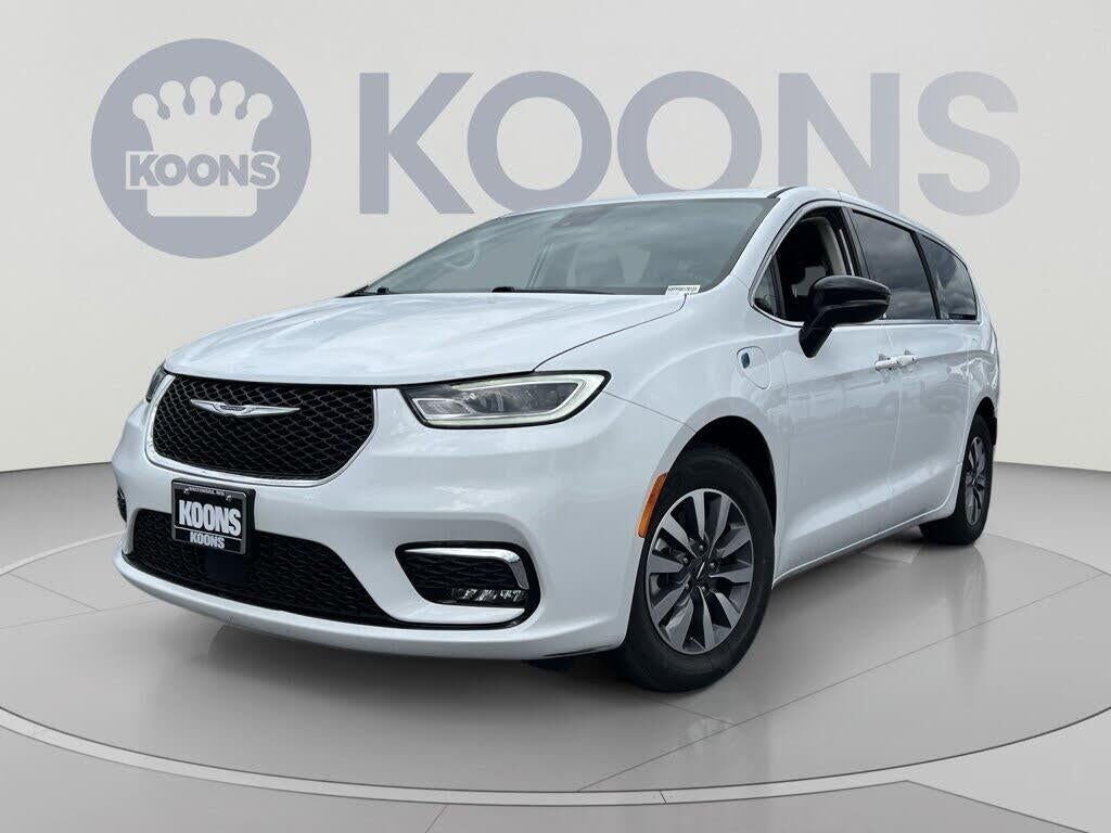 2024 Chrysler Pacifica Plug-In Hybrid Select — photo 1 of 1